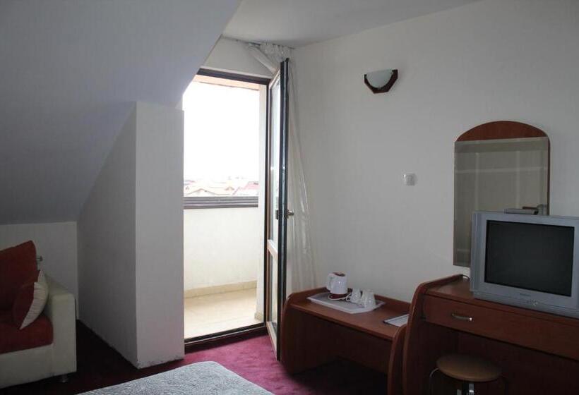 标准三人间, Elegant