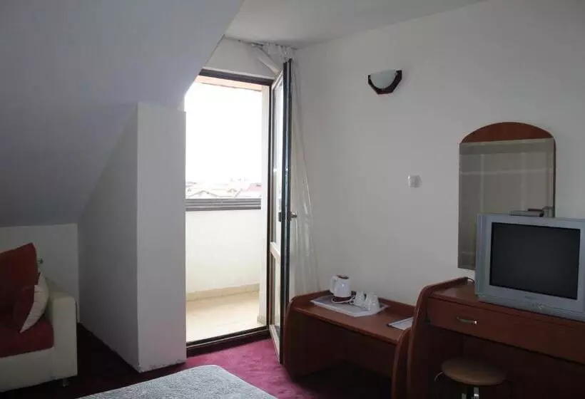 اتاق استاندارد سه نفره, Elegant