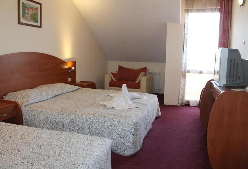 标准三人间, Elegant