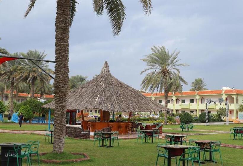 Люкс Вид на Бассейн, Flamingo Beach