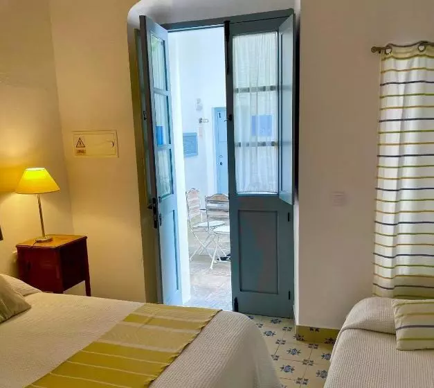 اتاق اکونومی, La Botica De Vejer