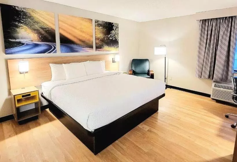 キングサイズベッドのデラックスルーム, Days Inn By Wyndham Pleasant Prairie Kenosha
