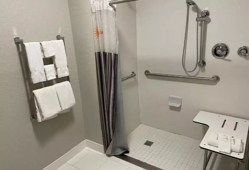身障者適用スタンダードルーム, Days Inn By Wyndham Pleasant Prairie Kenosha