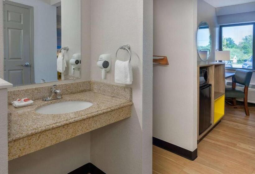 غرفة قياسية لذوى الاحتياجات الخاصة, Days Inn By Wyndham Pleasant Prairie Kenosha