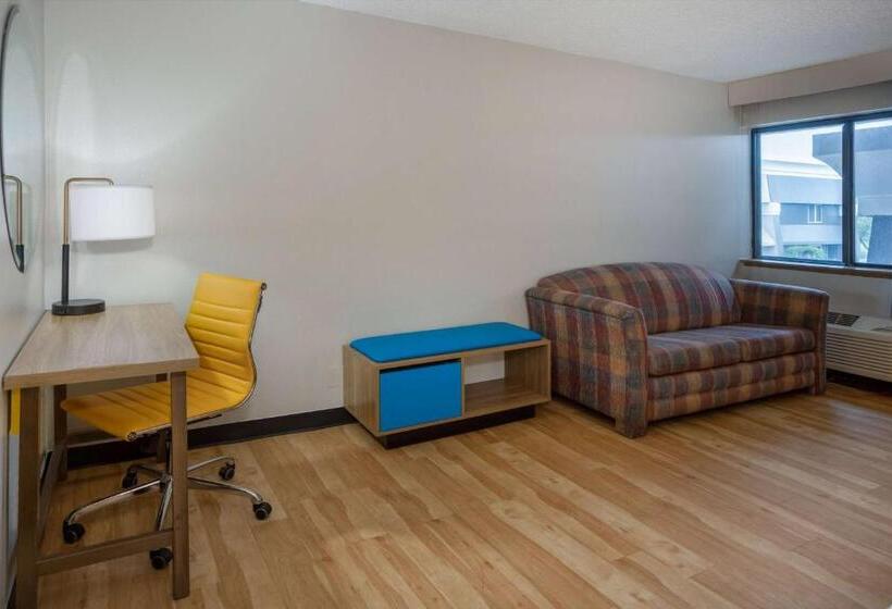 جناح ديلوكس سرير كينج, Days Inn By Wyndham Pleasant Prairie Kenosha