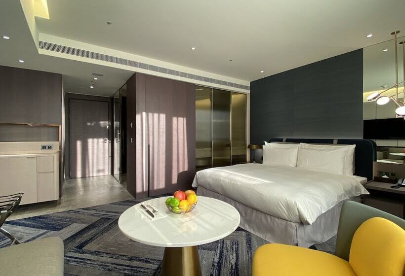 اتاق اجرایی, Monarch Plaza