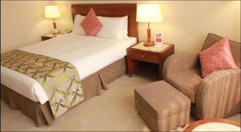 اتاق اجرایی, Monarch Plaza