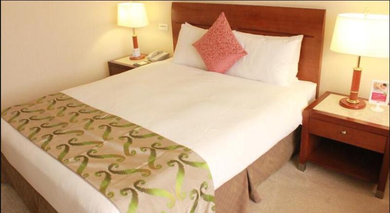 اتاق اجرایی, Monarch Plaza