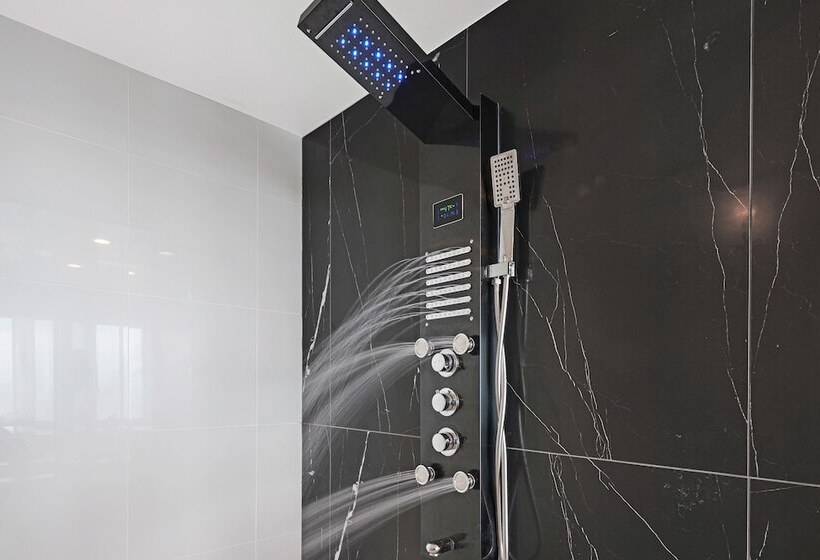 סוויטת 3 חדרי שינה, Q1 Resort & Spa