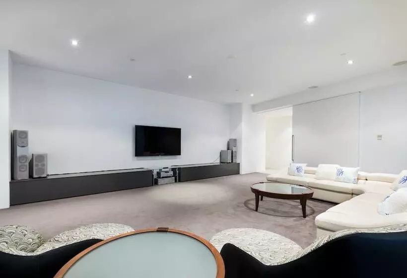 1 Bedroom Penthouse Apartment, Q1 Resort & Spa