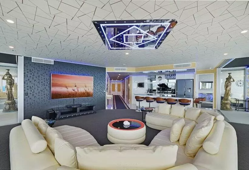 3 Bedroom Suite, Q1 Resort & Spa