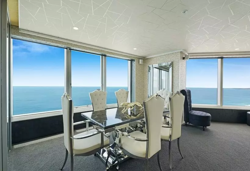3 Bedroom Suite, Q1 Resort & Spa