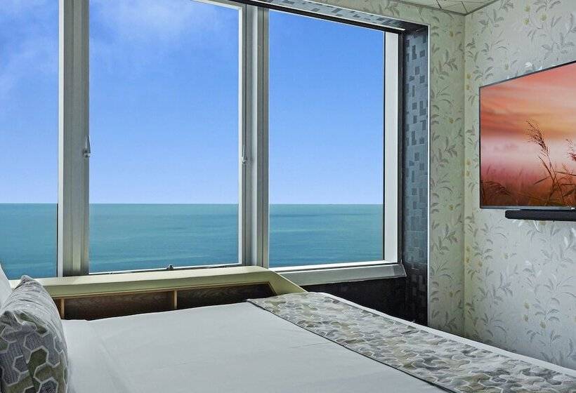 סוויטת 3 חדרי שינה, Q1 Resort & Spa