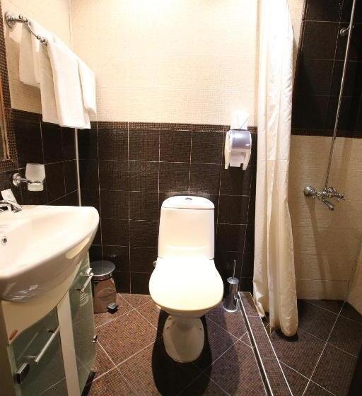 基本间, & Restaurant The House