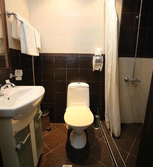 基本间, & Restaurant The House