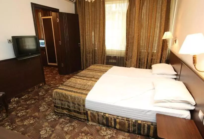 2 Bedroom Suite, & Restaurant The House