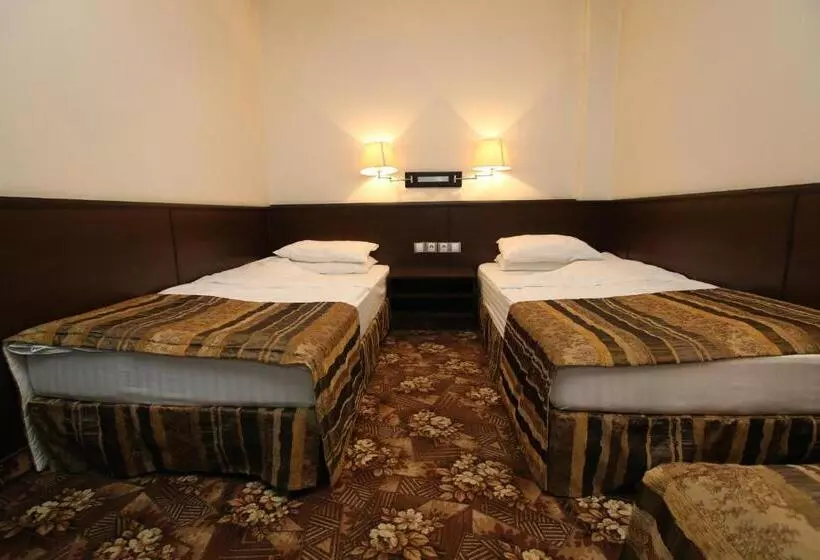 Standard Triple Room, & Restaurant The House