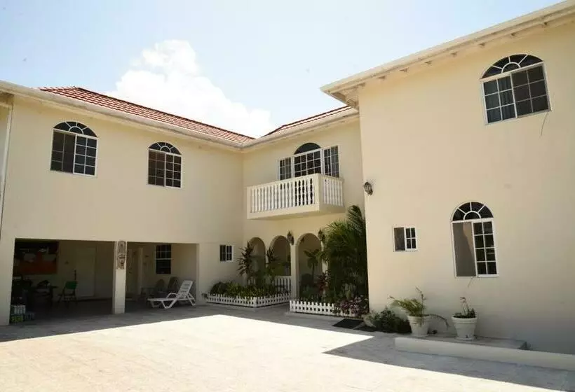 سوئیت با بالکن, Retreat Guest House