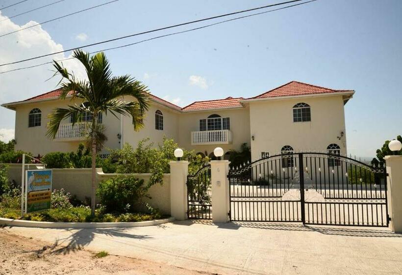 سوئیت با بالکن, Retreat Guest House