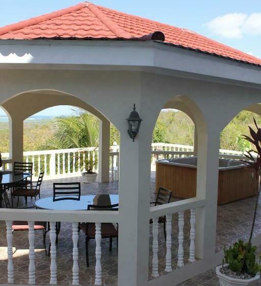 سوئیت با بالکن, Retreat Guest House