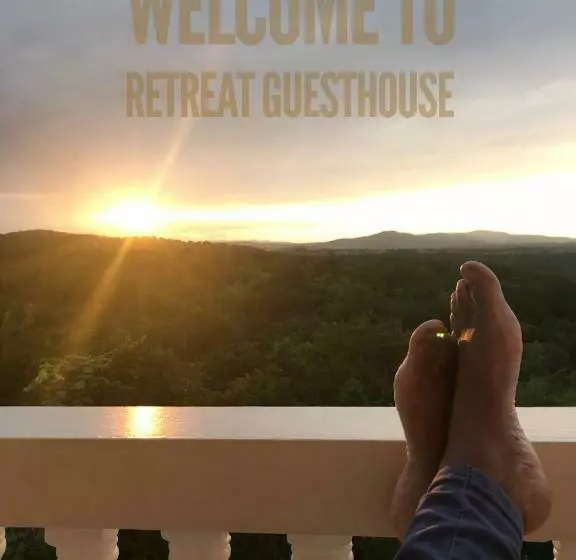 سوئیت با بالکن, Retreat Guest House