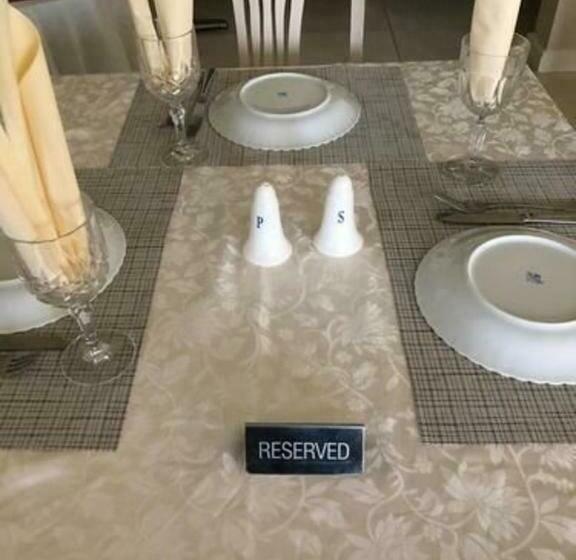 سوئیت با بالکن, Retreat Guest House