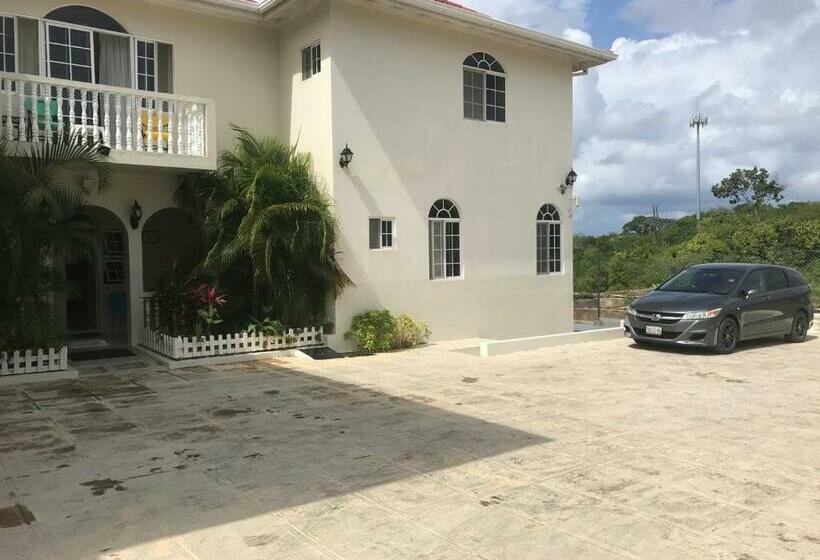 سوئیت با بالکن, Retreat Guest House