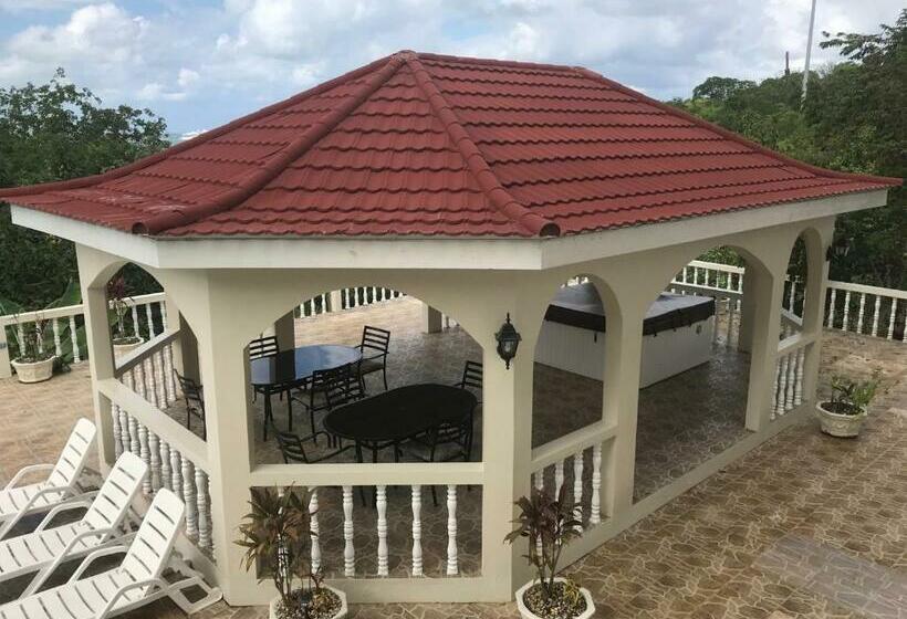 سوئیت با بالکن, Retreat Guest House