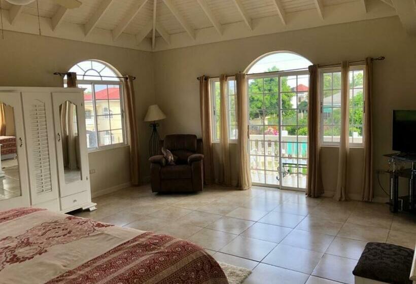 سوئیت با بالکن, Retreat Guest House