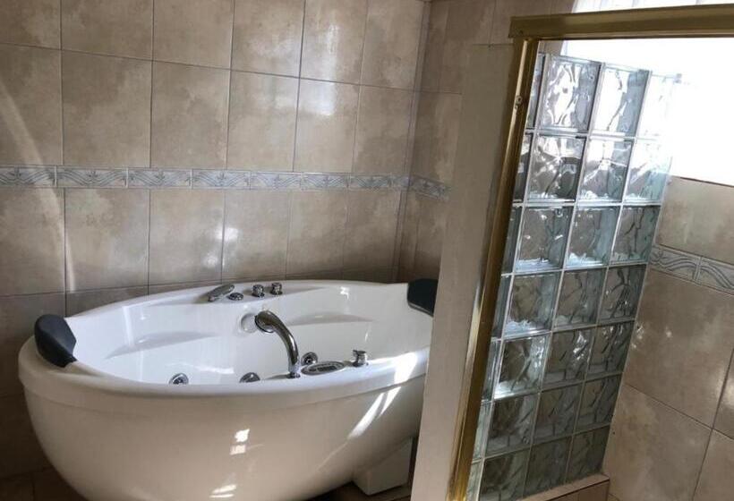 سوئیت با بالکن, Retreat Guest House