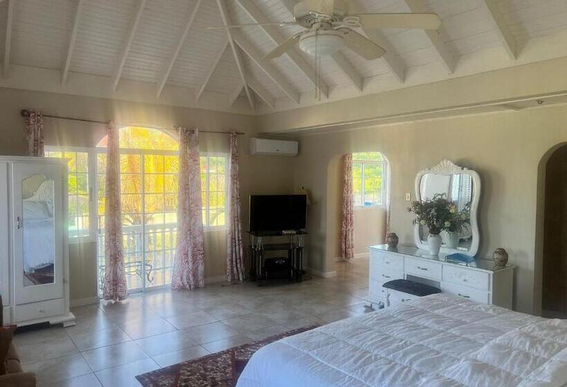 سوئیت با بالکن, Retreat Guest House