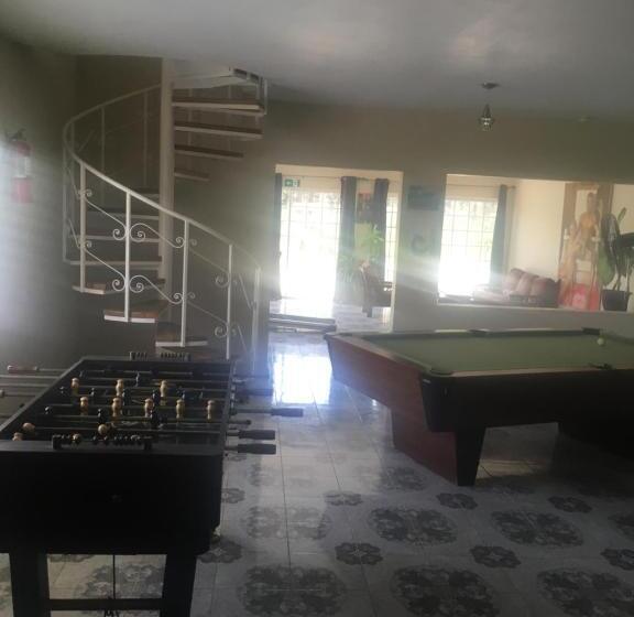 اتاق خانوادگی با چشمانداز دریا, Retreat Guest House