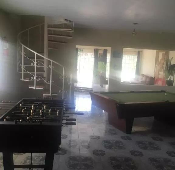 اتاق خانوادگی با چشمانداز دریا, Retreat Guest House