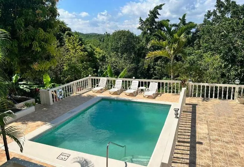 اتاق خانوادگی با چشمانداز دریا, Retreat Guest House