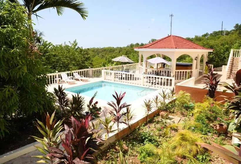 اتاق خانوادگی با چشمانداز دریا, Retreat Guest House