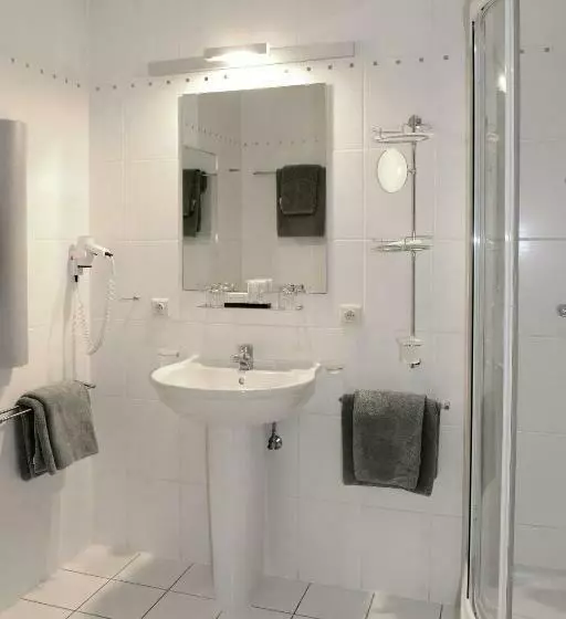 Economy Yhden Hengen Huone, Vijfwegen