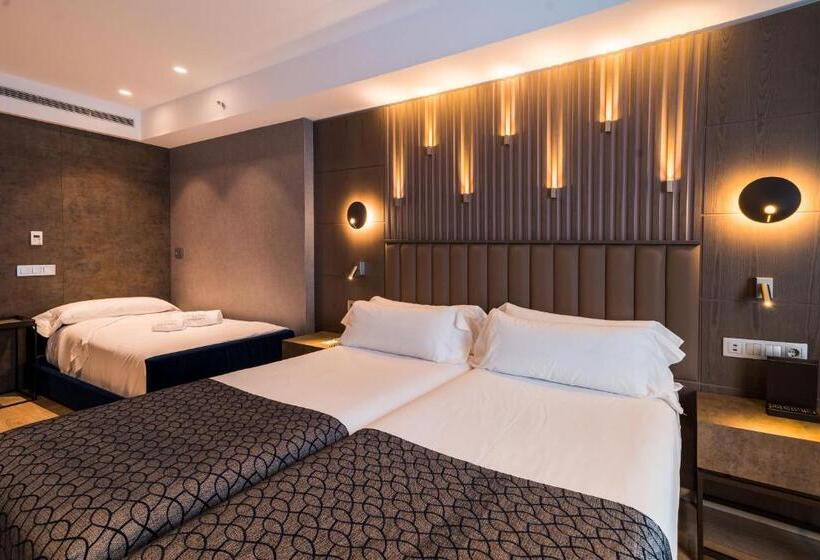 Habitación Triple Premium, Catalonia Gran Vía Bilbao