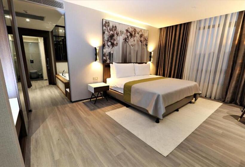 シニアスイート, Limak Skopje Luxury