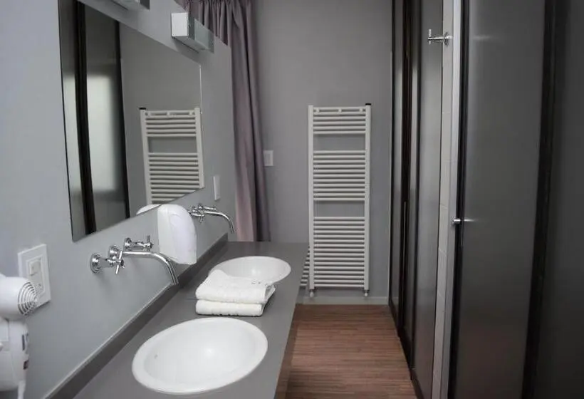 スーペリアスタジオ, Hyn Hotel Boutique