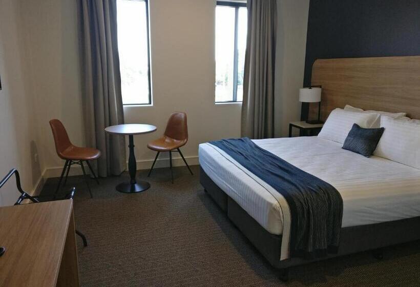 اتاق اجرایی با تخت بزرگ, Springs Newcastle