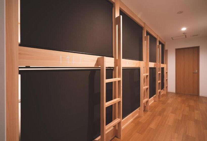 共用房间的床, Thy Guest House