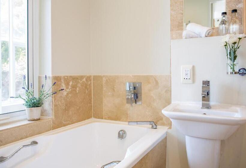 غرفة قياسية رباعية مطلة على البحر, Waves Of Grace Seafront Villa