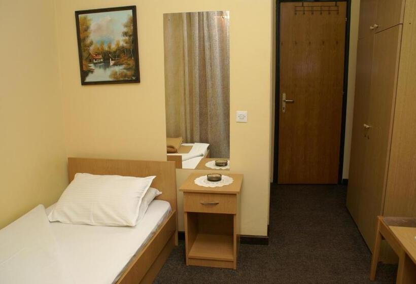 اتاق استاندارد یک نفره, B&b Izvor