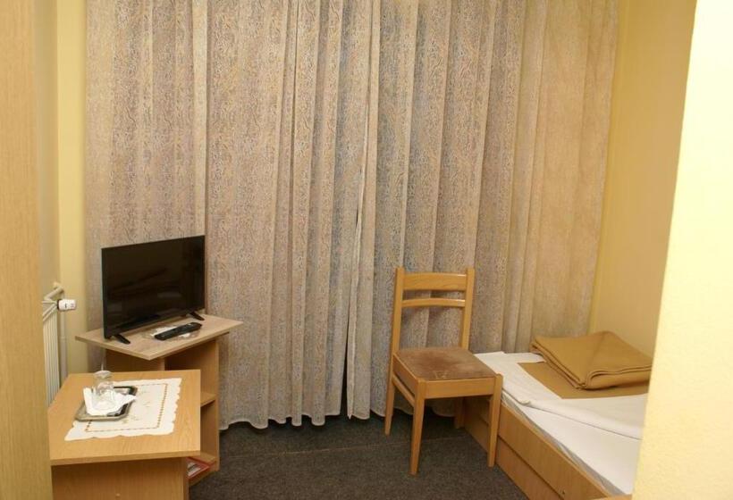 اتاق استاندارد یک نفره, B&b Izvor