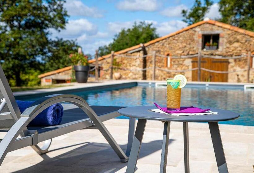 带露台的高档房间, Le Mas Des Roches Proche Puy Du Fou