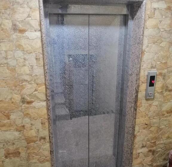 اتاق استاندارد سه نفره, Aqaba Roza