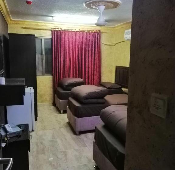 اتاق استاندارد سه نفره, Aqaba Roza