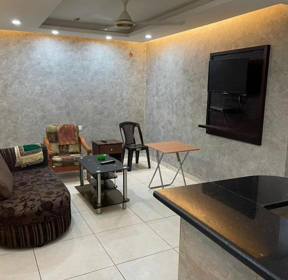 سوییت خانوادگی, Aqaba Roza