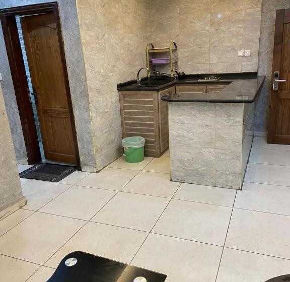 سوییت خانوادگی, Aqaba Roza