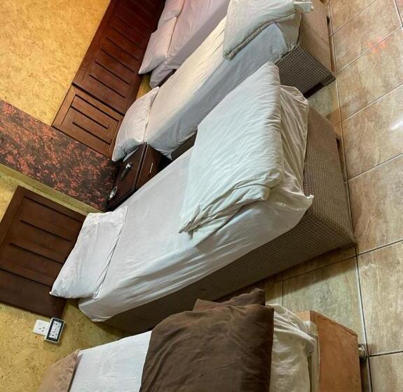 استودیو خانوادگی, Aqaba Roza